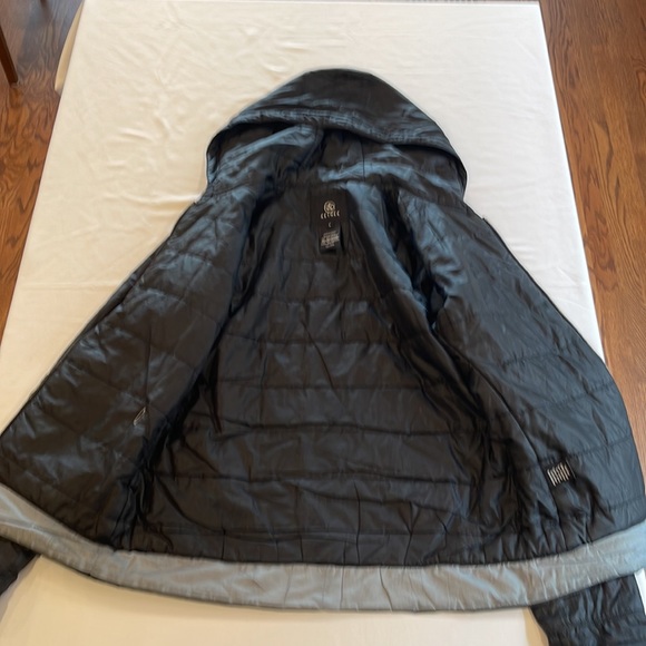 Aether Apparel men’s size “2” (M) black light weight hooded jacket. - Picture 6 of 8